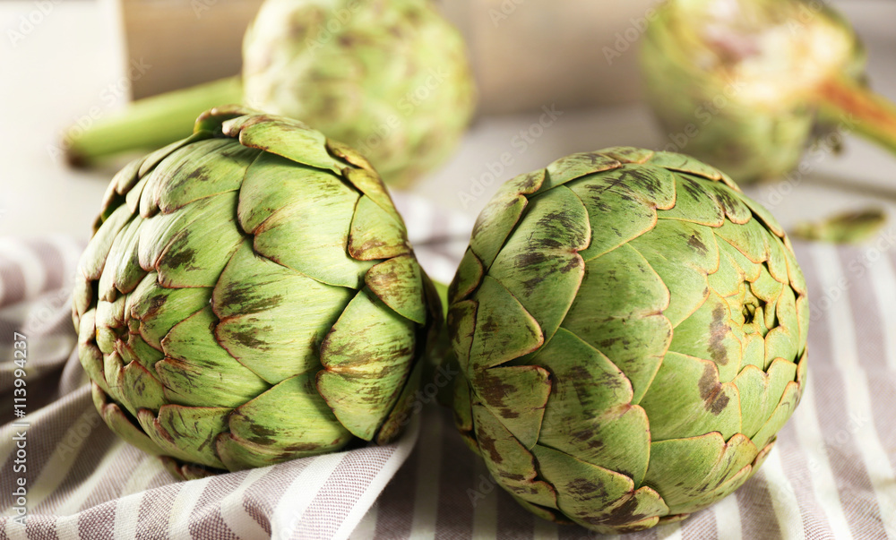 Obraz premium Artichokes on light background