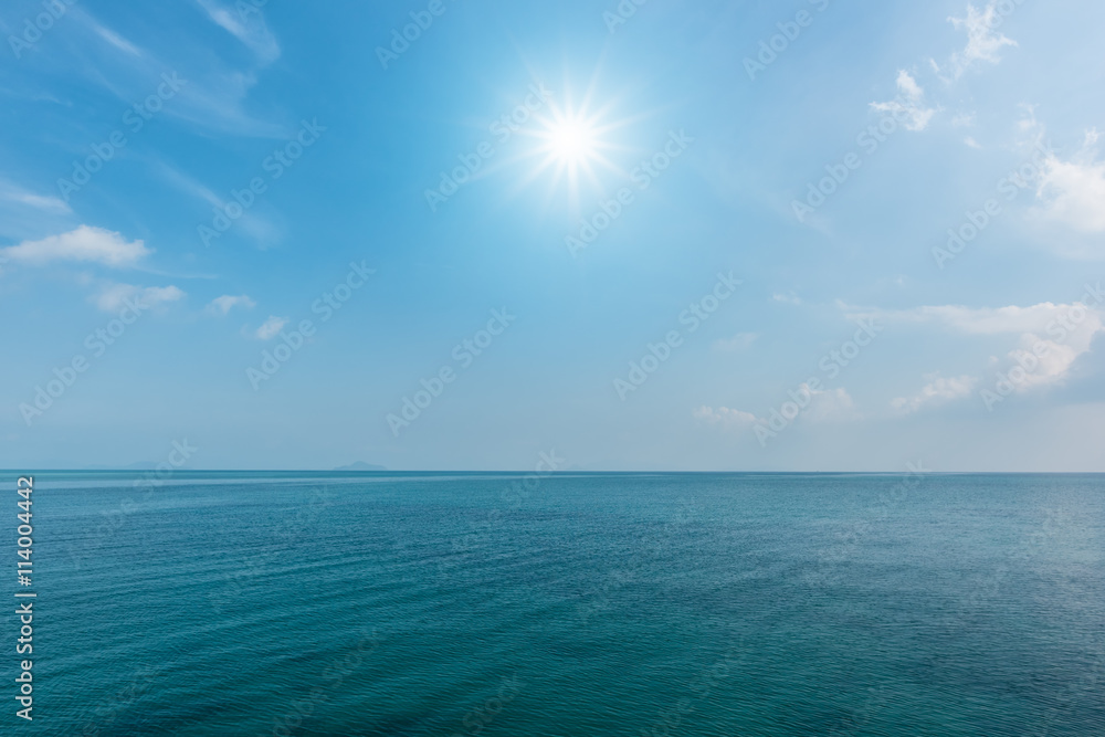Obraz premium blue sea and sun