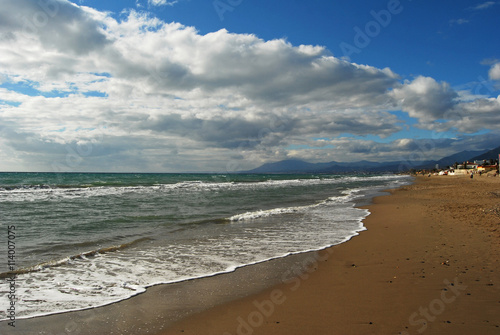 Playa  Artola  Marbella  M  laga  invierno  mar  paisaje mar  timo  nublado