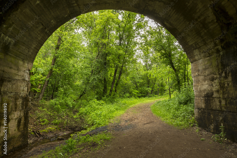 Arch Bridge Hiking Trail