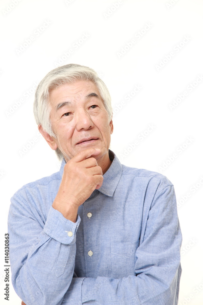考える高齢者 考える高齢者