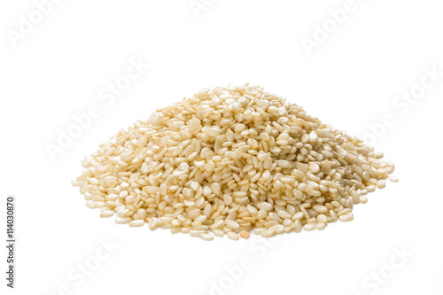 Sesam Samen isoliert auf weißem Hintergrund, Nahaufnahme.
