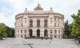 Warszawa, Budynek Główny Politechniki Warszawskiej - wybudowany w 1901 roku. Architektura budynku nawiązuje do włoskiego renesansu i baroku