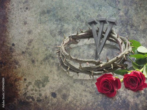 Tableau sur toile Jesus Christ crown of thorns, nails and two roses.