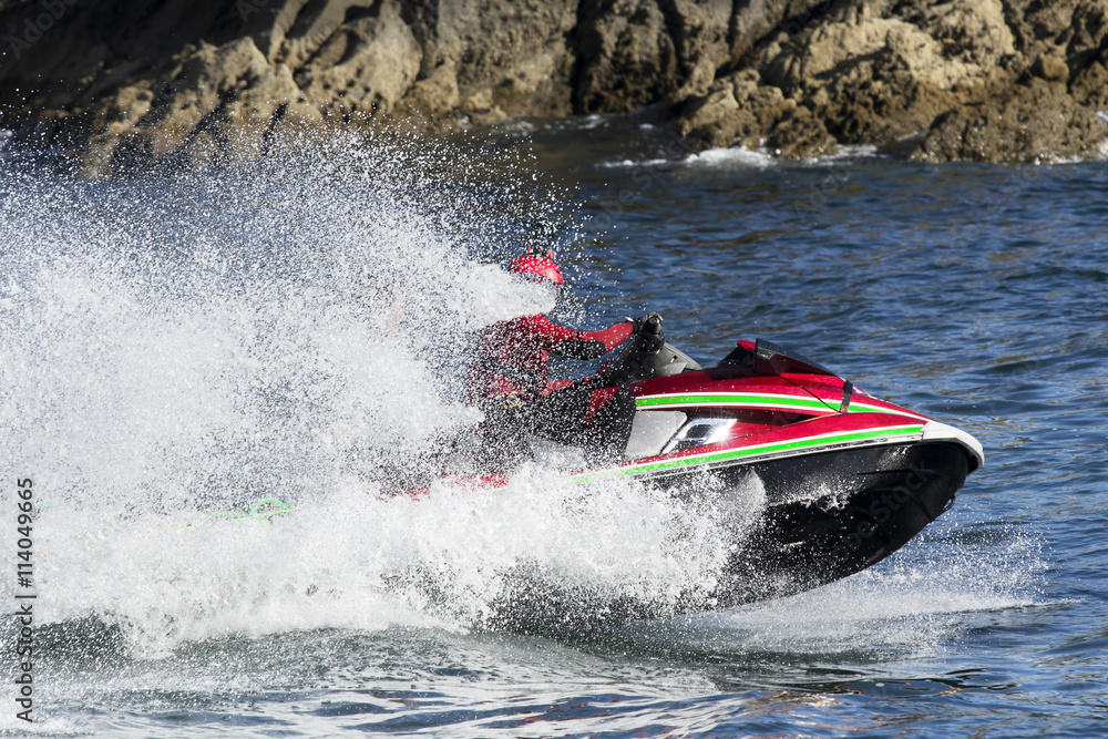 Obraz premium lifeguards in jet ski in rescue training