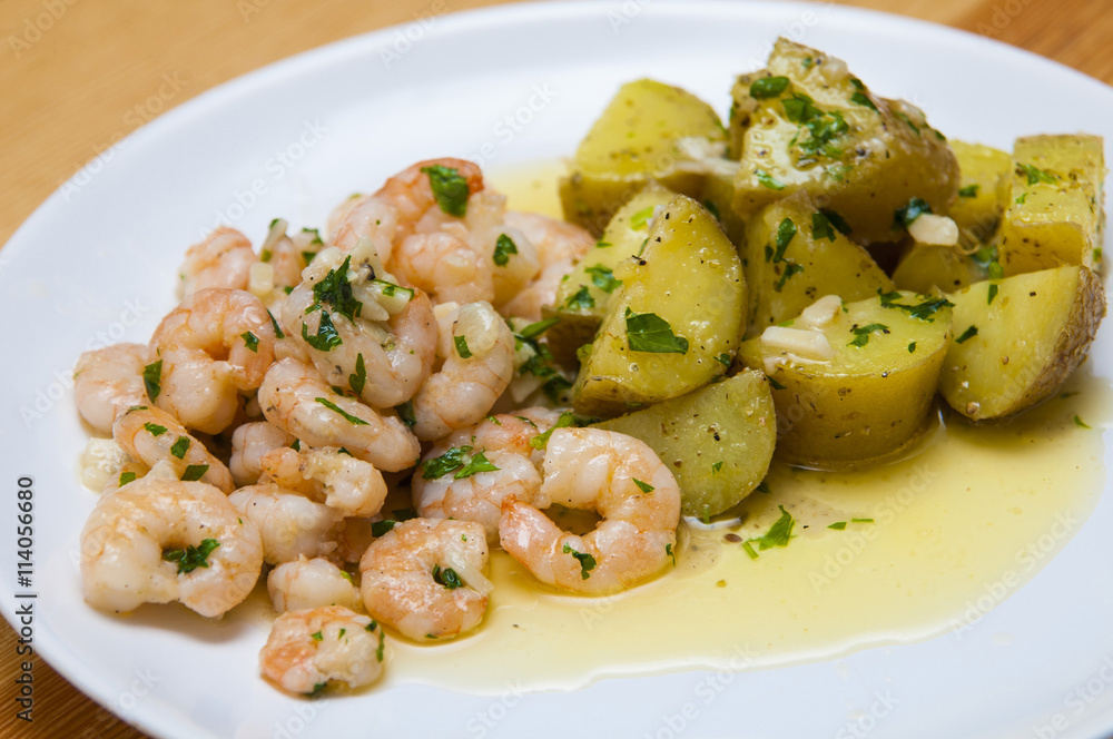 Spanish food: garlic prawns Spanish food: garlic prawns