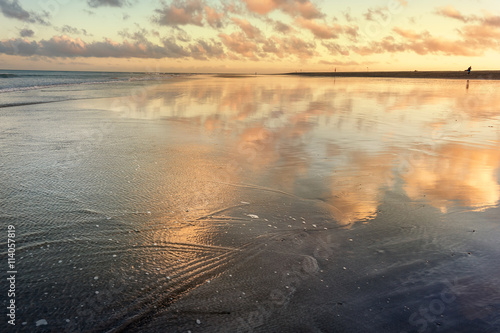 Photo Sunset reflection at the time of ebb on Maspalomas beach.Gran Ca