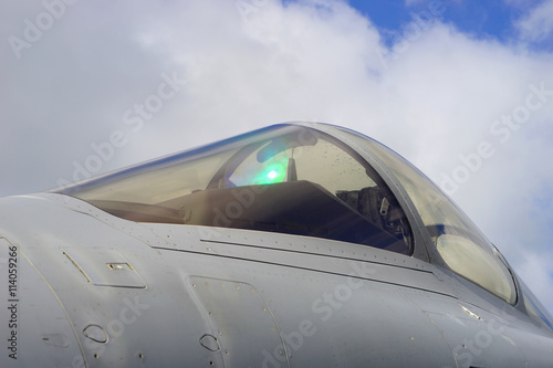 cockpit avion de chasse