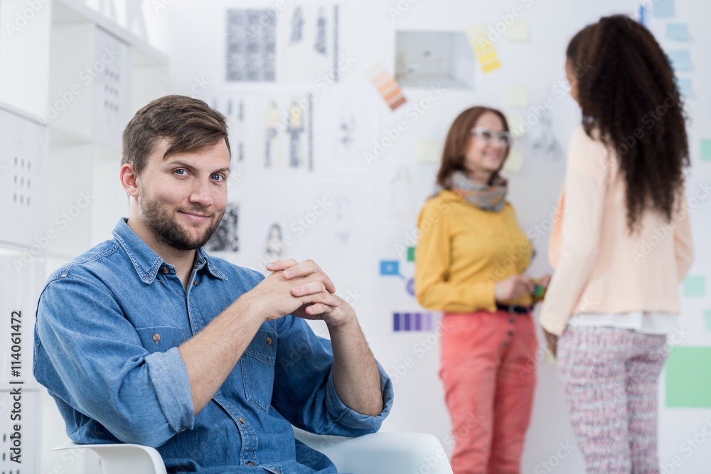 Leading graphic designer in a modern creative agency Leading graphic designer in a modern creative agency