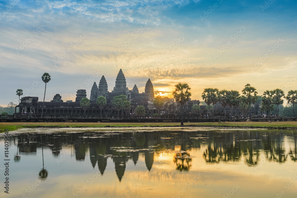 Obraz premium Sunrise at Angkor Wat Temple, Siem Reap, Cambodia