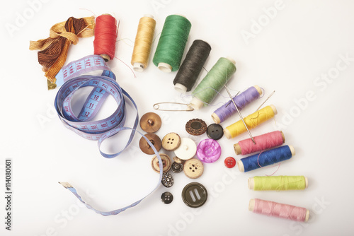 needle thread buttons