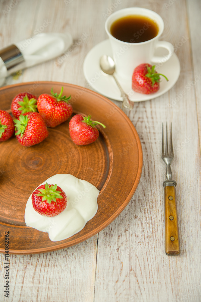 Ripe strawberry fruits on a brown plate Ripe strawberry fruits on a brown plate