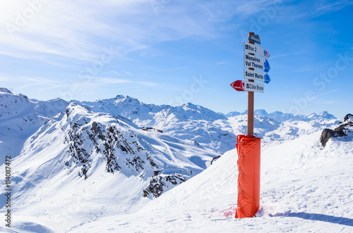 Pointers to the track in the ski resort Val Thorens. France