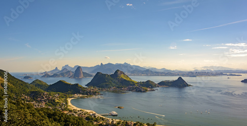 Tableau sur toile View of Guanabara Bay, Sugar Loaf and hills of Rio de Janeiro from the City Park