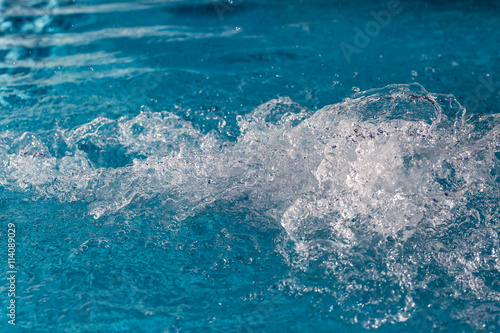 Splash of a inflowing water jet into a swimming pool © Alonso Aguilar