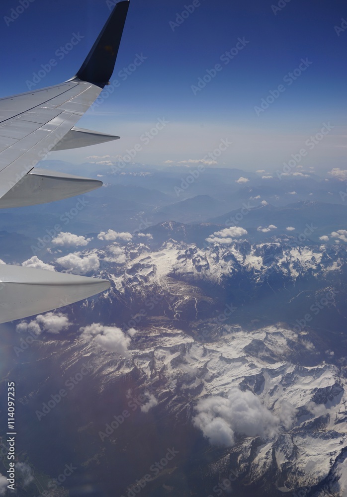 Obraz premium Flug über die Alpen