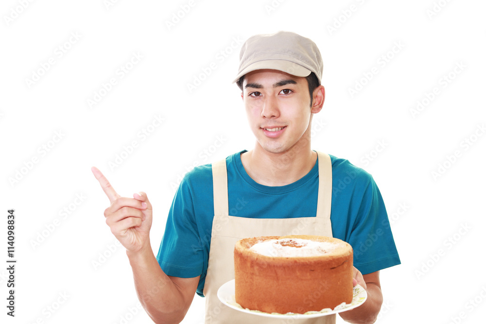 ケーキを持つ笑顔の男性 Stock 写真 Adobe Stock