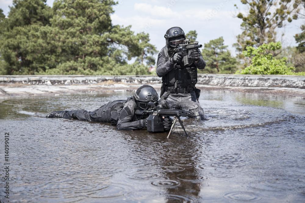 Spec ops police officers SWAT in the water