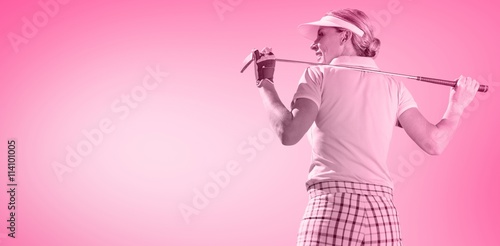 Fototapeta Złożony wizerunek bawić się golfa kobieta