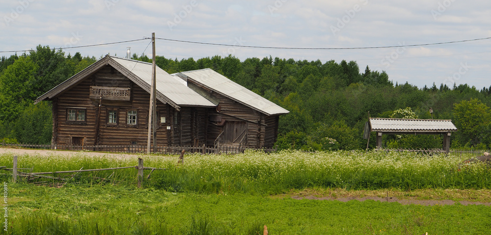 Obraz premium old wooden house in village