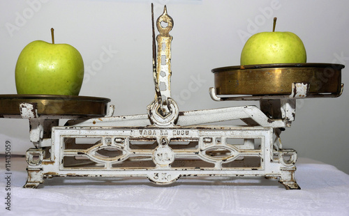  balance, apples, justice