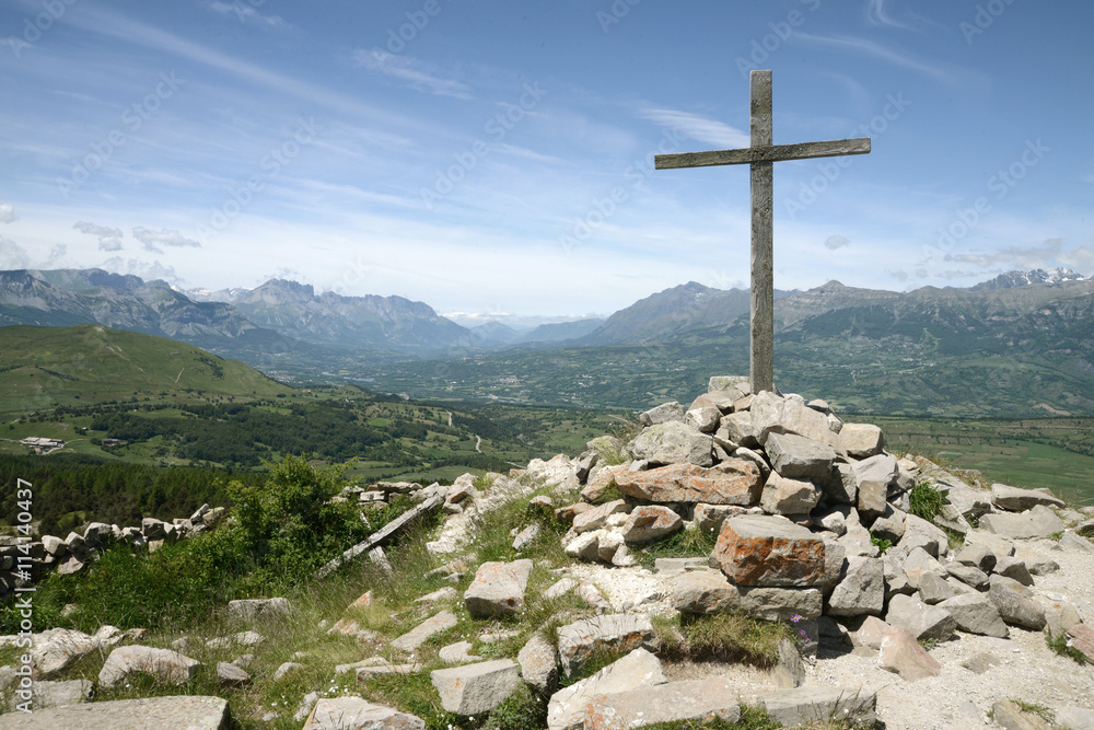 Croix au sommet du Mont Saint-Philippe