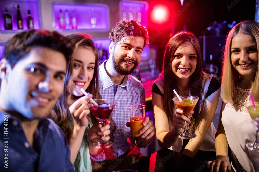 Φωτογραφία Group of friends having cocktail at bar counter