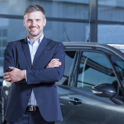 Wallpaper Mural Client after transaction in dealership Torontodigital.ca