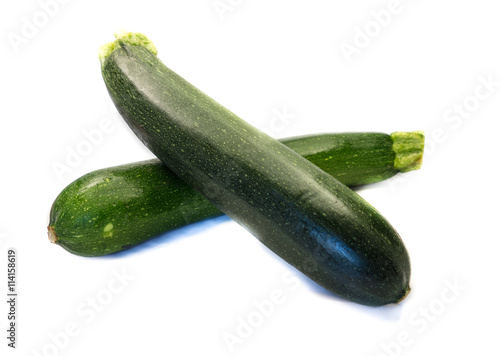 Zucchini auf weißen Hintergrund