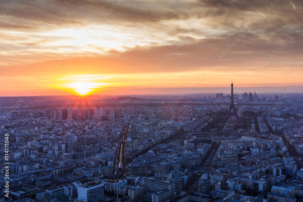 PARIS - MAY 1 : Eiffel Tower brightly illuminated at dusk on May