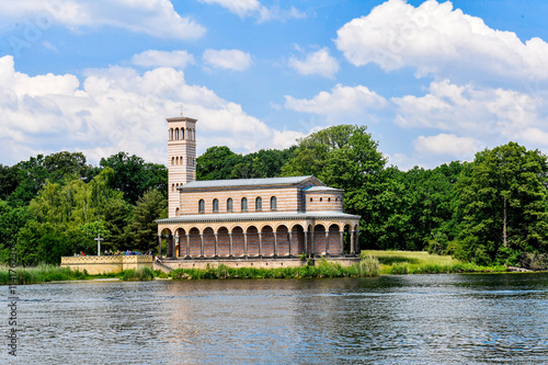 Heilandskirche am Port von Sacrow 