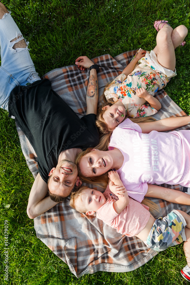 Fototapeta premium Family playing in the park