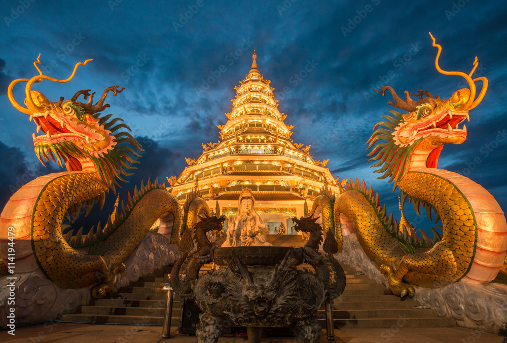 Fototapeta premium Wat Huay Pla Kang the temple in Chiang Rai, Thailand.