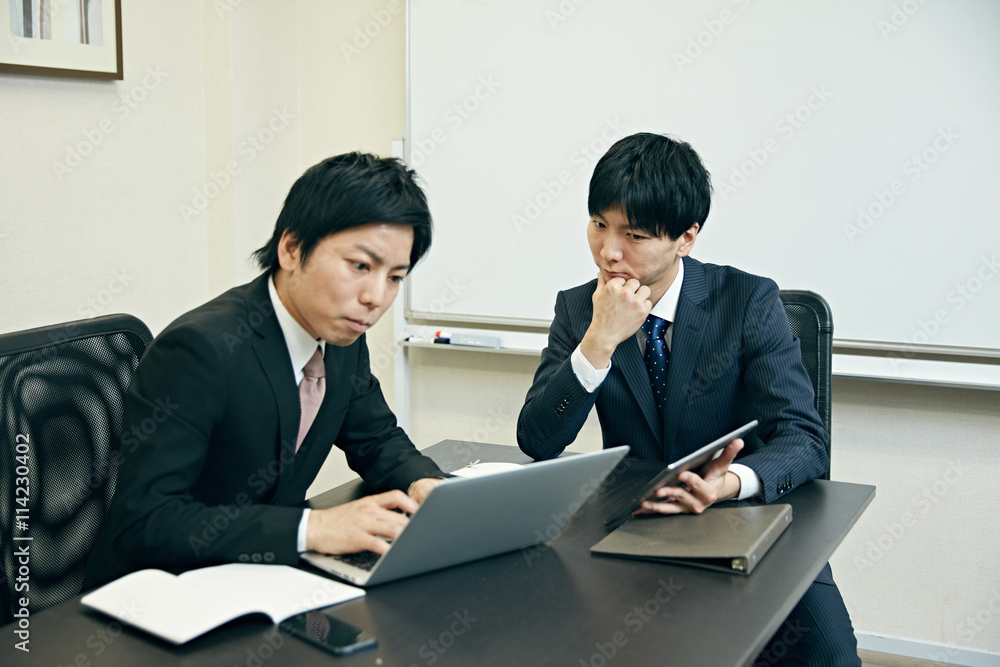 会議中のビジネスマン