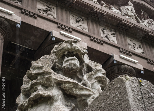 Lion sculpture / A statue of  reclining   stone   Bronze    White     statues at the entrance    in the center photo