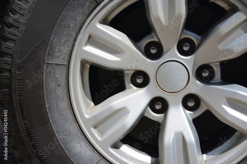 car tire with aluminum alloy wheel