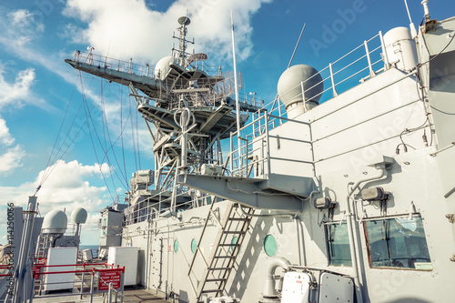 Картината върху платно a mast and upper deck of navy ship