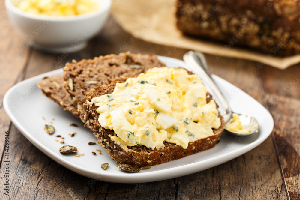 Eiersalat auf Brot - Egg salad and bread Eiersalat auf Brot - Egg salad and bread