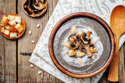 White bean mushrooms soup with croutons