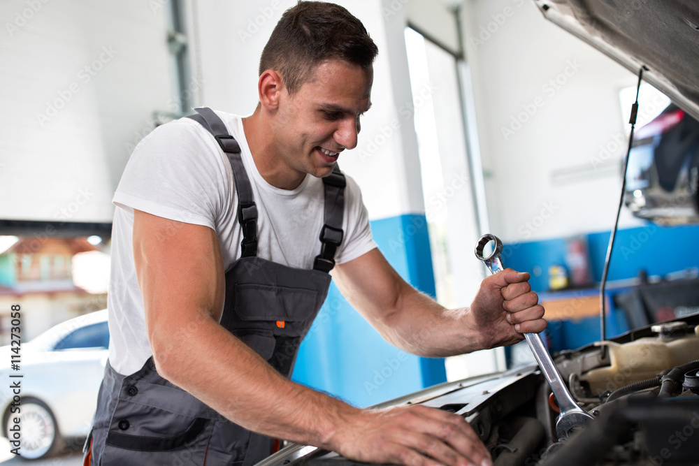 smiling auto mechanic