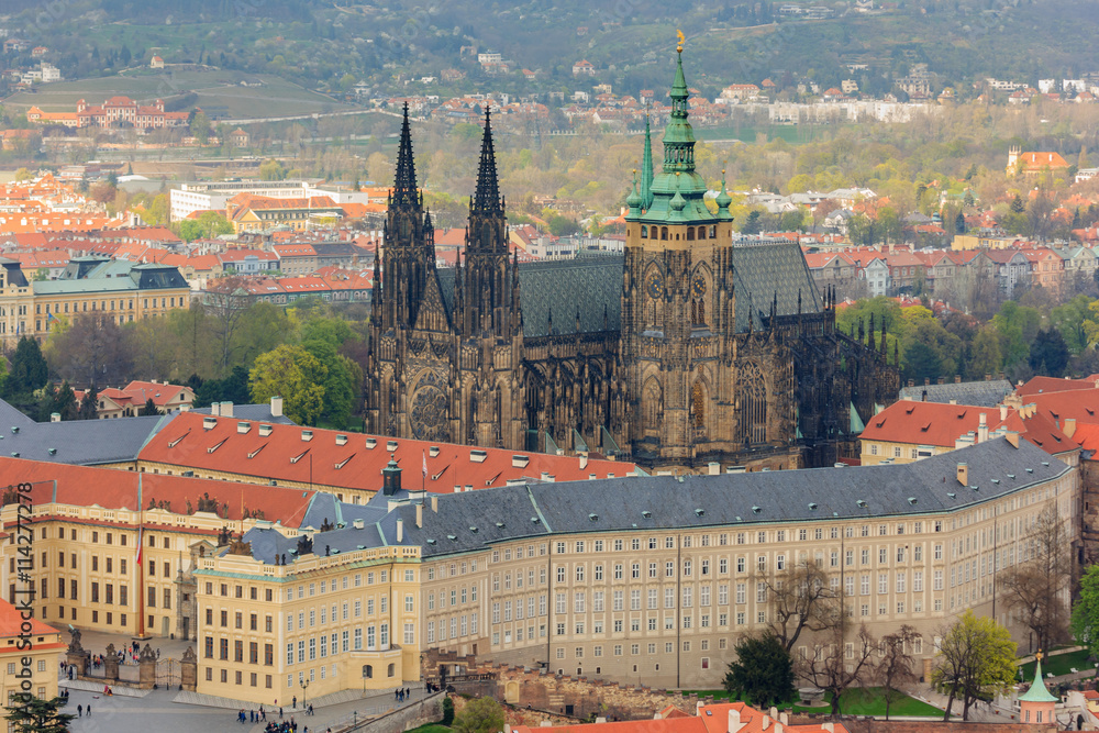 Obraz premium Saint Vitus Cathedral and Prague Castle in Prague