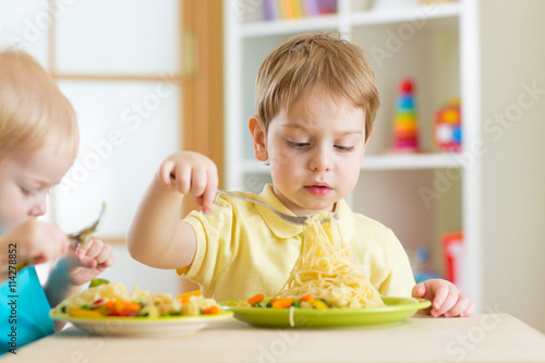 Preschool children eat heal...