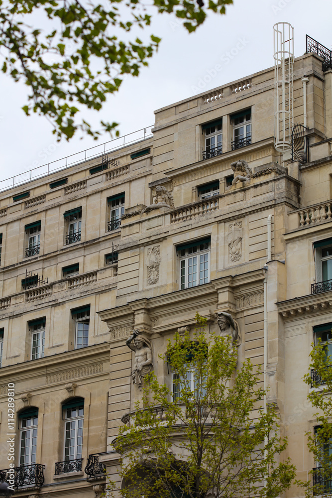 Obraz premium Paris windows