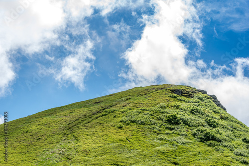 Fototapeta Naklejka Na Ścianę i Meble -  Chmury nad połoniną