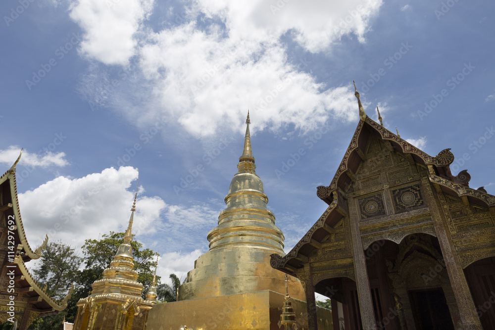 Naklejka premium golden pagoda and sanctuary in buddhism temple with leaves frame