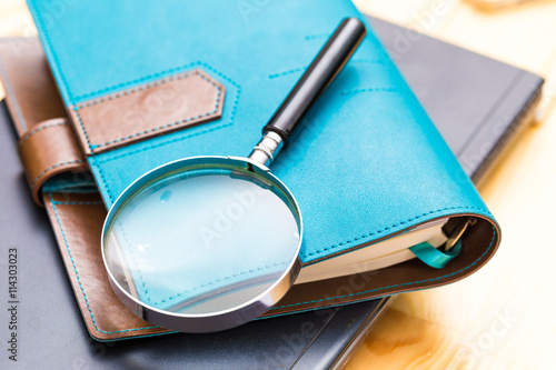 Foto Magnifying glass to documents graphs and charts being demonstrat