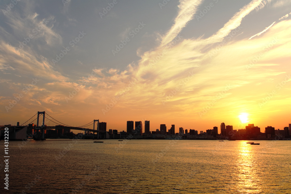 レインボーブリッジのある夕景