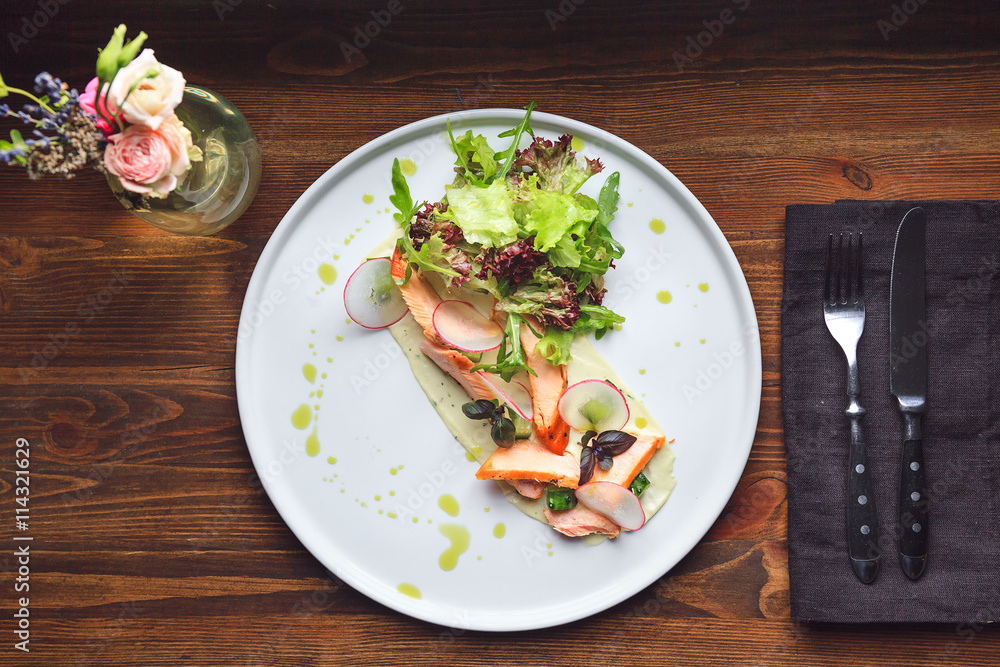 Mixed salad with warm salmon, crispy salted cucumber and cream cheese cream and herbs Mixed salad with warm salmon, crispy salted cucumber and cream cheese cream and herbs