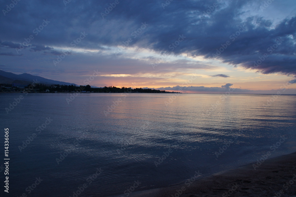 Fototapeta premium Sunrise on lake Issyk-Kul, Kyrgyzstan 