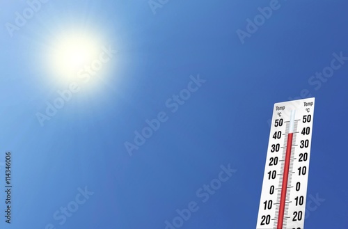 Hitze bei 40 grad, Himmel, Sonne, Thermometer, wolkenlos hohe Temperatur
